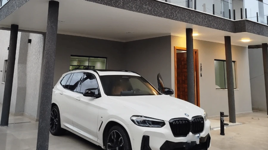 Polícia apreende BMW e itens de luxo com acusado de tráfico em Peruíbe (SP)