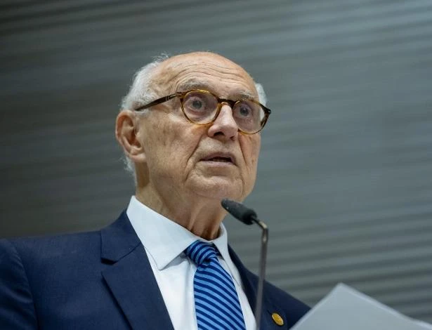 Após cirurgia para implante de marca-passo, Eduardo Suplicy encontra-se estável, diz boletim médico