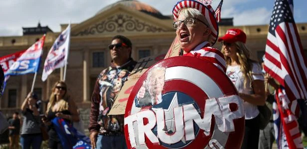 Trump bem que poderia antecipar posse de Biden para salvar vidas