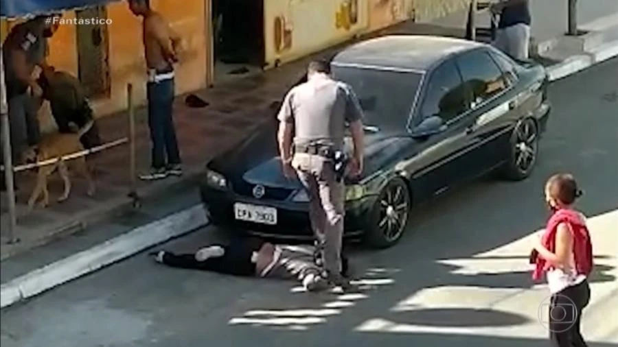 PM que pisou no pescoço de negra dona de bar é denunciado pelo MP-SP