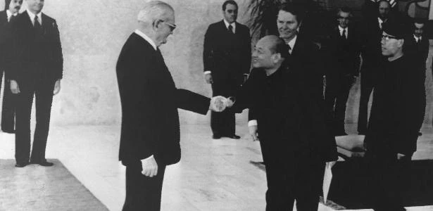 A diplomacia deve 