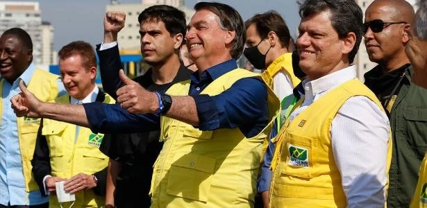 'Estou concluindo obras dos outros. Não tem dinheiro', diz Jair Bolsonaro