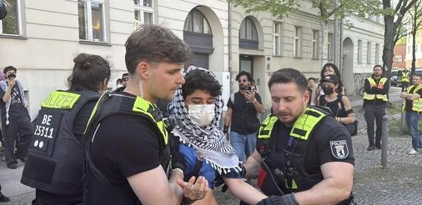 Polícia alemã investiga protestos contra deportação de ativistas pró-palestinos