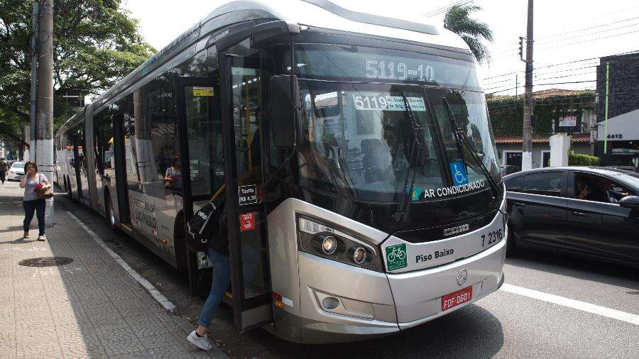 Prefeitura de SP reforça frota com 1.900 ônibus para o 1º turno