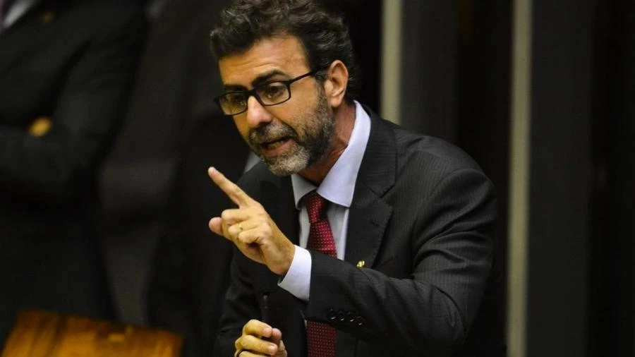 Após deixar PSOL, Freixo diz que negociaria aliança com Maia e direita
