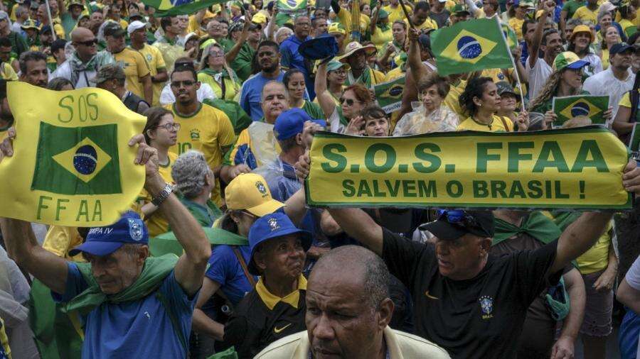 Faixas de golpistas em quartéis eram confeccionadas no Planalto, diz PF Jamil Chade