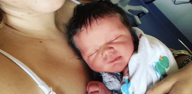 Mãe dá à luz o terceiro filho enquanto dormia em hospital nos EUA
