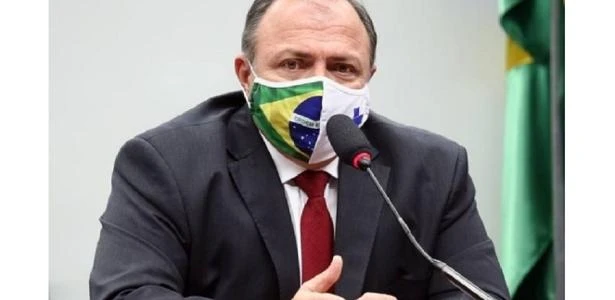 Ministro da Saúde seguirá internado em hospital pelo menos até amanhã