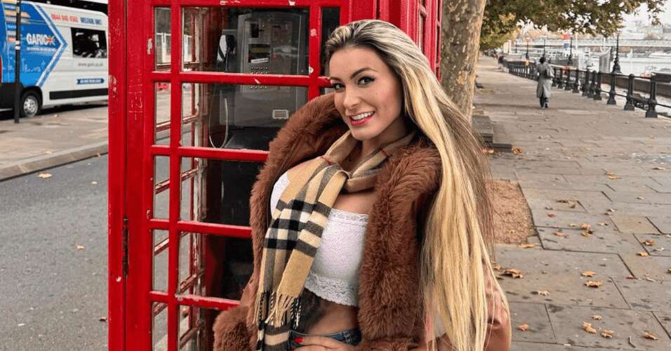 Andressa Urach reflete sobre trabalho duro na internet: 