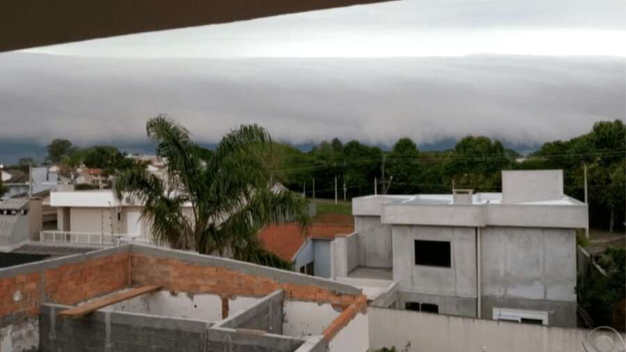 Sinal de tempestade chegando: o que são as 'nuvens de prateleira' no RS