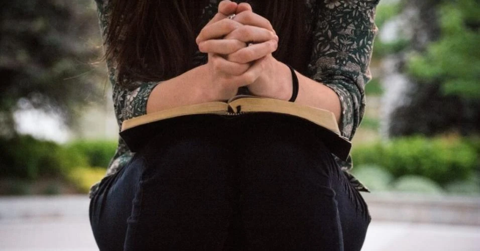 Brasil é o país onde os que se dizem sem religião mais rezam e acreditam em Deus, revela estudo global