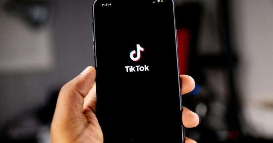 TikTok volta às lojas de aplicativos nos EUA após um mês, mas venda pela chinesa ByteDance segue indefinida