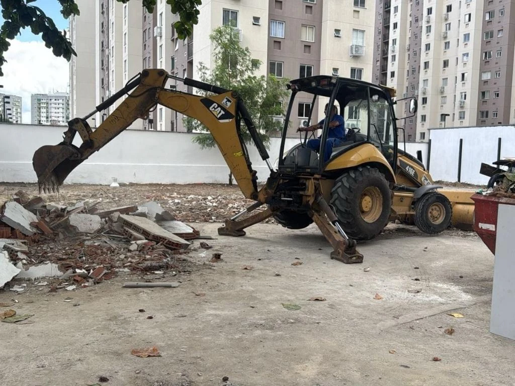 Prefeitura retoma área invadida usada como estacionamento irregular no Engenho de Dentro