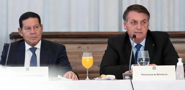 Bolsonaro mira novo militar vice em 22, para animar Exército e frear Mourão