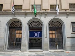 EUA e China retomam contato para negociar tarifas; veja mais destaques Diogo Rodriguez