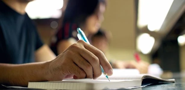 43% dos cursos superiores particulares têm nota ruim em avaliação federal