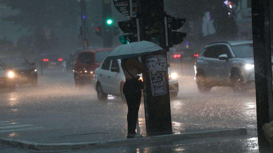 Frente fria chega ao Rio Grande do Sul e deve causar temporal nesta quinta