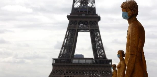 Paris anuncia novas medidas para frear pandemia de covid-19 e fecha bares