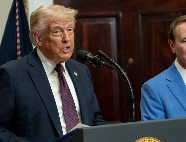 Trump intensifica guerra comercial com México e União Europeia e aplica tarifas de 30% sobre produtos