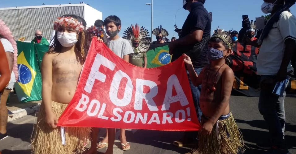Veja imagens da manifestação contra Jair Bolsonaro em Brasília neste sábado
