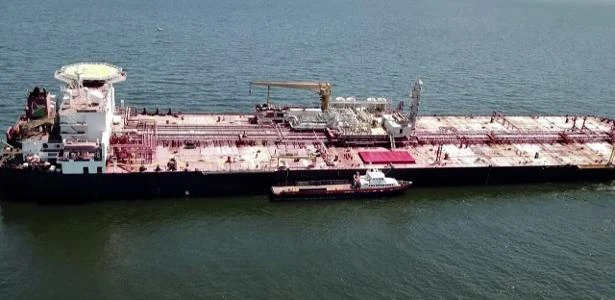 Danos em petroleiro na Venezuela geram temor de desastre ambiental