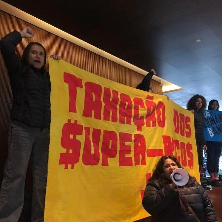 Esquerda copia direita ao eleger um dos Poderes como inimigo nas redes Raquel Landim