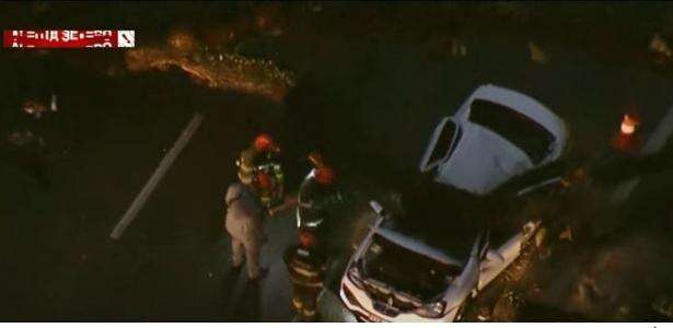 Taxista morre após carro ser atingido por árvore durante tempestade em São Paulo