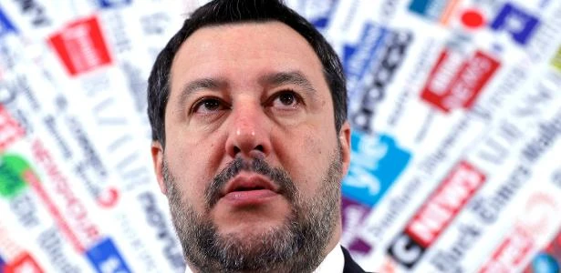 Juiz adia decisão sobre processo contra Salvini
