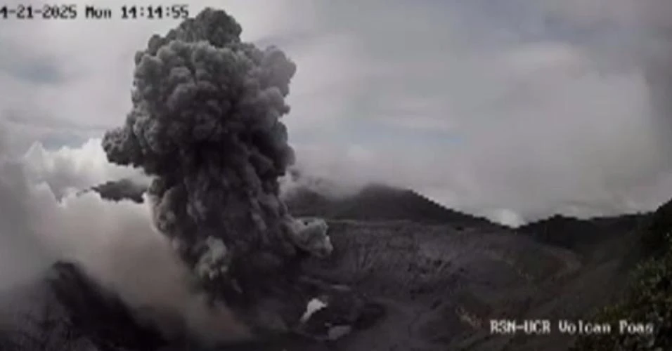 Vídeo: vulcão Poás entra em erupção na Costa Rica