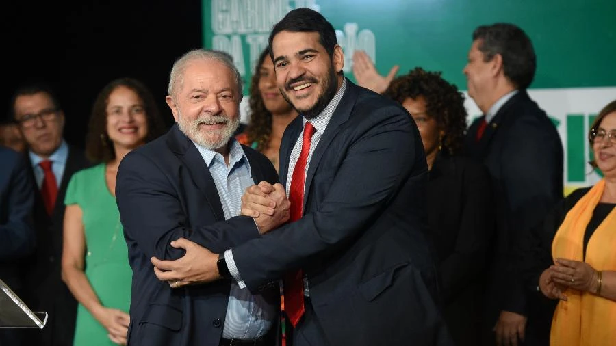 Em meio a crises, ministro da AGU passa a integrar 'núcleo duro' de Lula Carla Araújo e Victoria Bechara