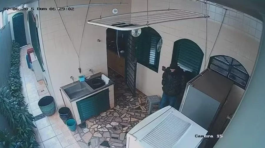 Quadrilha faz idosos reféns e rouba R$ 1,2 milhão em joias e dinheiro em SP
