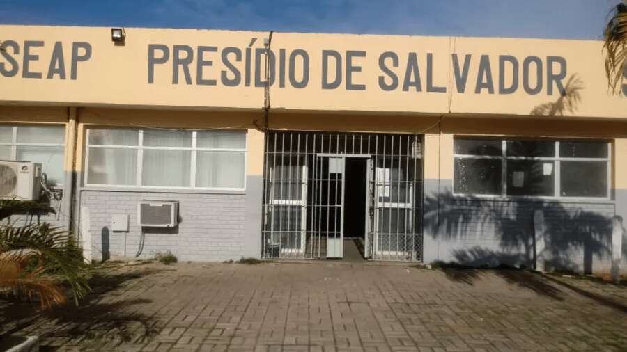 Presos fazem revista e aplicam punições em penitenciária de Salvador Flávio VM Costa