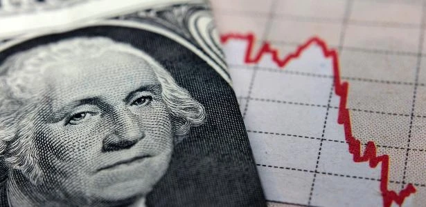 Bolsa abre semana em alta de 0,35%, aos 98.657 pontos; dólar cai a R$ 5,604