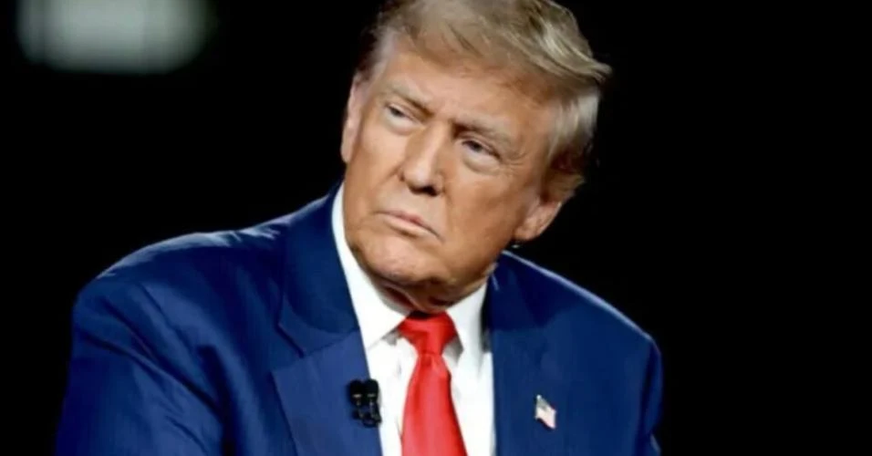 Trump quer processar BBC após rede admitir ‘erro de julgamento’ em edição de discurso: ‘jornalistas corruptos’