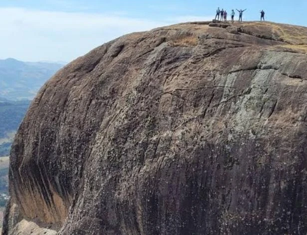 Mulher morre após cair durante prática de rapel na Pedra do Elefante, no Sul de Minas Gerais