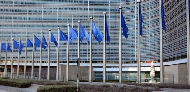 União Europeia abre investigação contra o Google por prejudicar sites de notícias em buscas