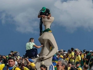 Ronilso: 'Débora foi esquecida por bolsonaristas em minutos'