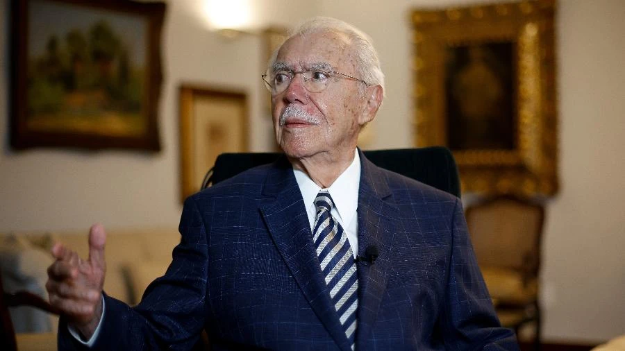 Sarney está curado de covid e é liberado para atividades, diz boletim