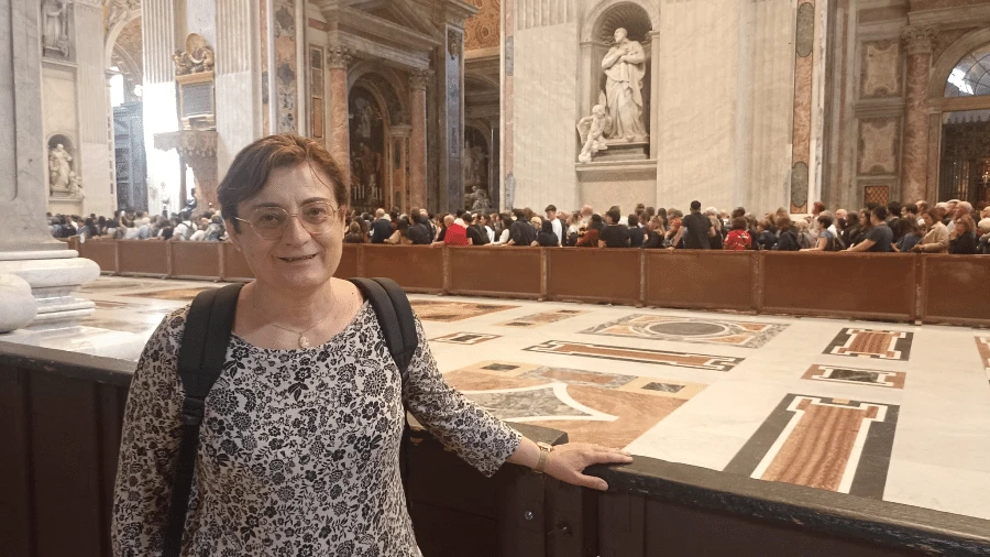 No velório do papa, ela tomou 'coragem para dar adeus à mãe'