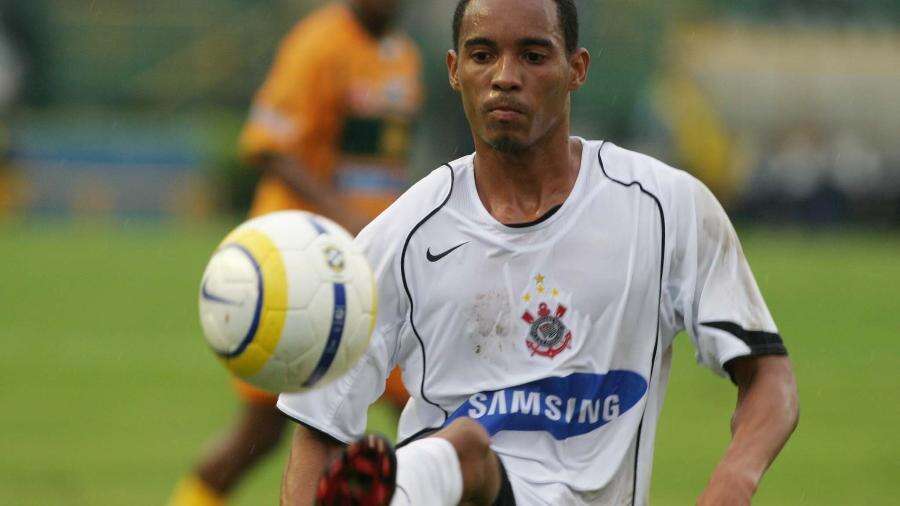 Rosinei, campeão pelo Corinthians, perde terreno de R$ 719 mil por dívida Rogério Gentile