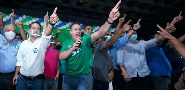Vitória: prefeito e candidato ao cargo estão com covid após ato com 2.000