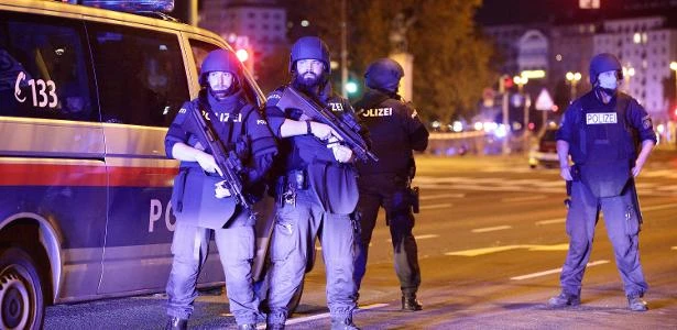Morre 2ª vítima de ataques em Viena, na Áustria; governo fala em terrorismo