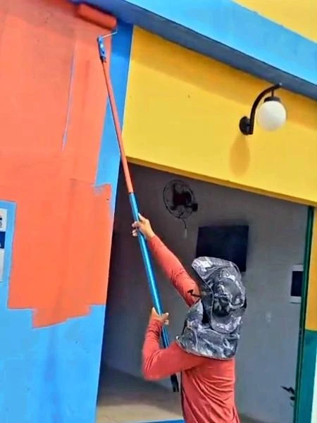 Prefeito do PT pinta prédios e praças de vermelho e terá de pagar repintura Carlos Madeiro