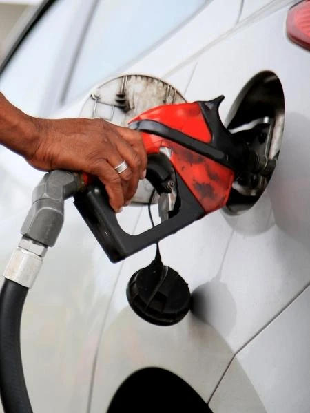 Retaliação ao tarifaço dos EUA pode encarecer diesel no Brasil Camila Maia