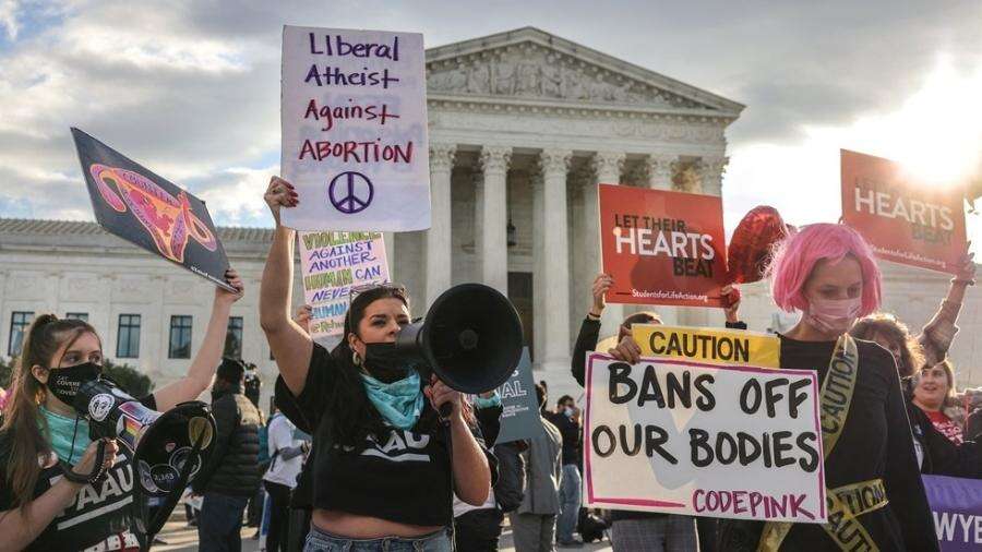 Em reação à 'machosfera', adesão feminista ao 4B se fortalece nos EUA