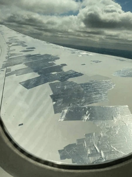 Fã de Lady Gaga mostra avião remendado com fita prateada; tem perigo?