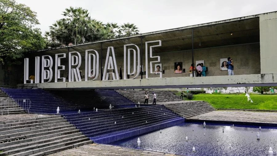 CE tira restos mortais de ditador e cria memorial sobre escravidão no local Carlos Madeiro