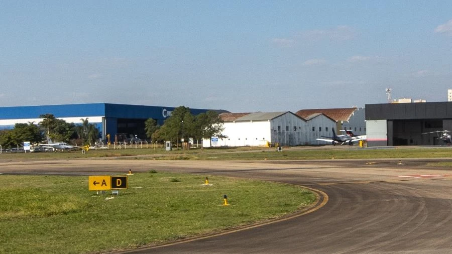 'Pedágio' para aviões em São Paulo causa polêmica entre pilotos e aeroporto Alexandre Saconi