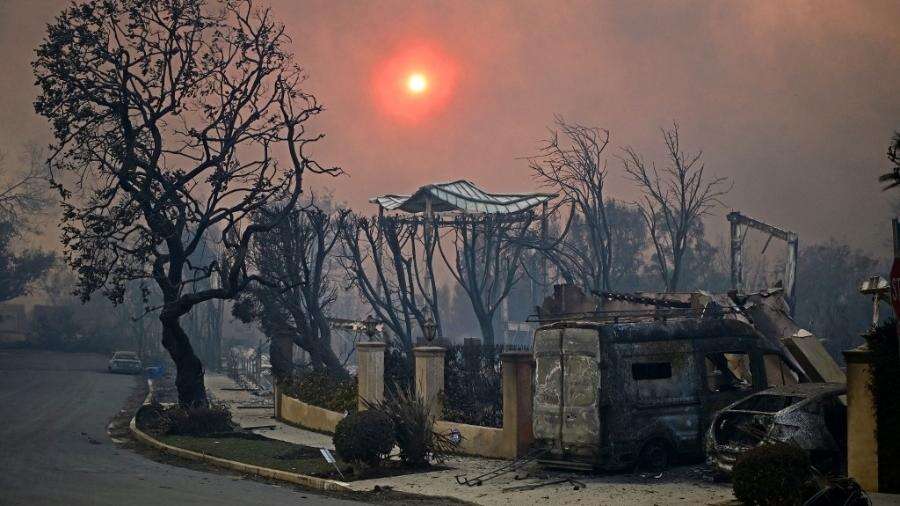 'Grande secador de cabelo': por que incêndio nos EUA se espalha rápido?