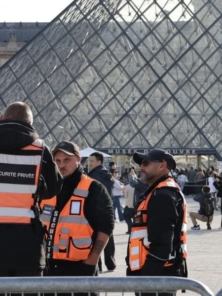 Louvre: criminosos deixam mais de 150 amostras de DNA e impressões digitais